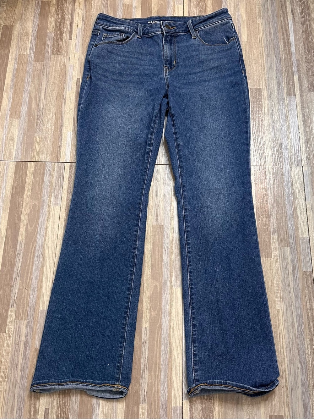 Old Navy Women's Mid Rise Kicker Boot Cut Dark Wash Blue Flare Jeans Size 8